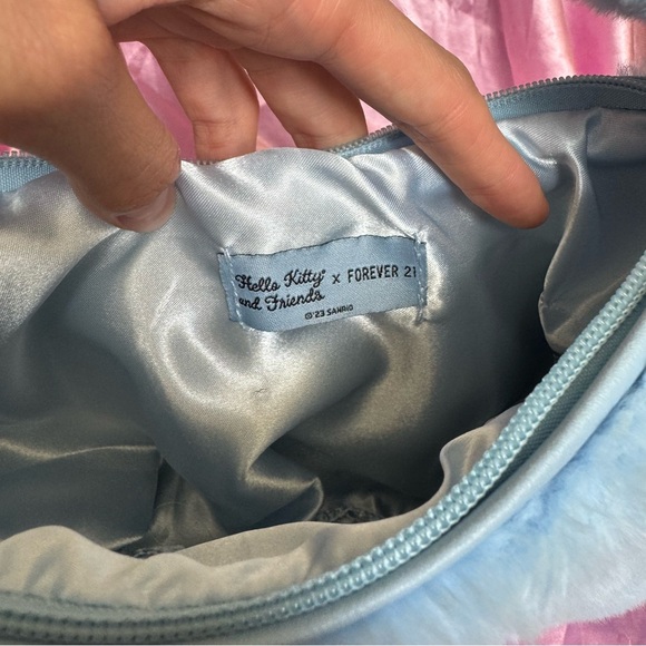 Fluffy Blue Handbag with Rhinestone Hello Kitty Design - Picture 5 of 11